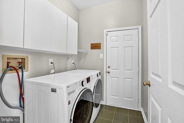 42 STONEHEDGE DR, Hightstown, NJ 08520