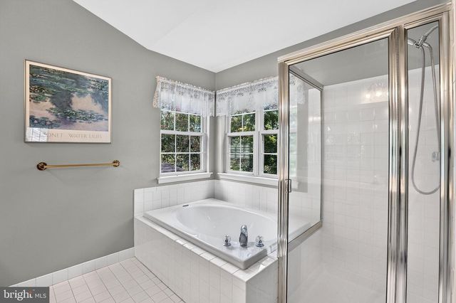 42 STONEHEDGE DR, Hightstown, NJ 08520