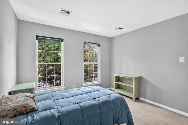 42 STONEHEDGE DR, Hightstown, NJ 08520