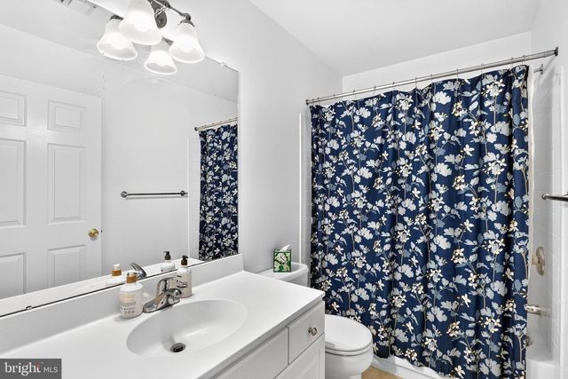 42 STONEHEDGE DR, Hightstown, NJ 08520