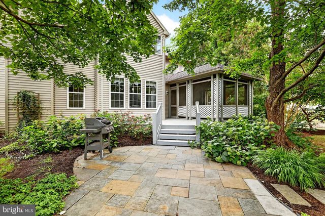 42 STONEHEDGE DR, Hightstown, NJ 08520