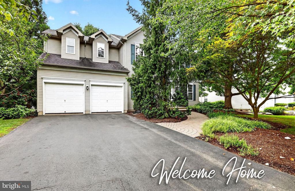 42 STONEHEDGE DR, Hightstown, NJ 08520