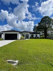 3221 Vera CT, Lehigh Acres, FL 33976