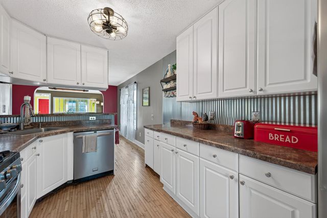 9711 Ireland Avenue NW, Annandale, MN 55302
