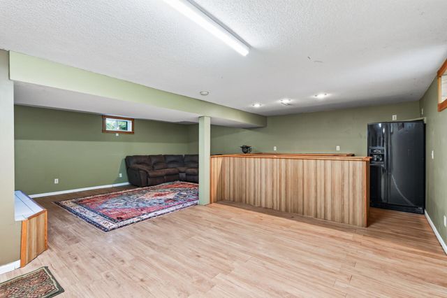 9711 Ireland Avenue NW, Annandale, MN 55302