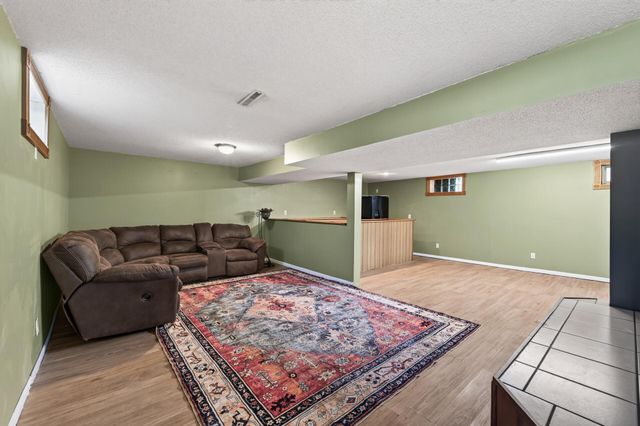 9711 Ireland Avenue NW, Annandale, MN 55302