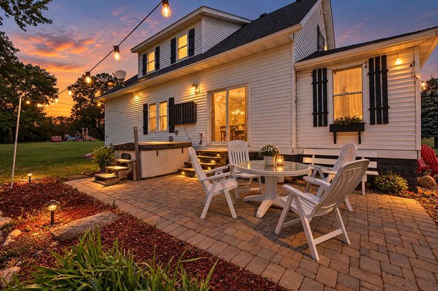 9711 Ireland Avenue NW, Annandale, MN 55302