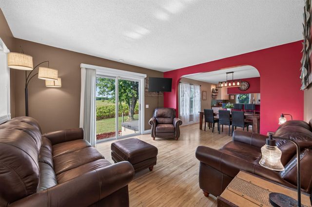9711 Ireland Avenue NW, Annandale, MN 55302