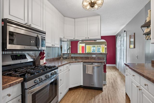 9711 Ireland Avenue NW, Annandale, MN 55302