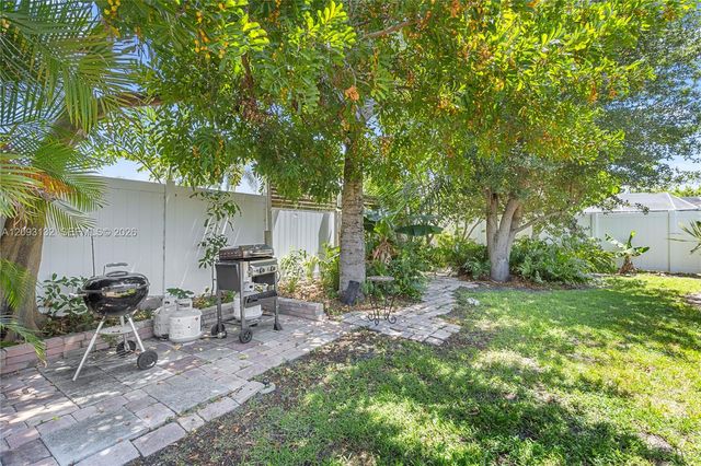 809 SE 14th Drive, Deerfield Beach, FL 33441