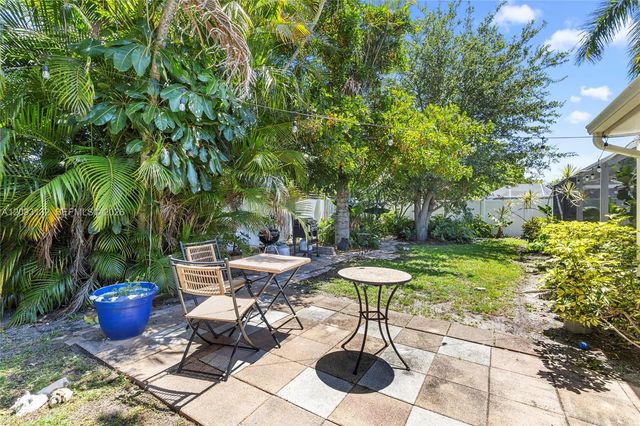 809 SE 14th Drive, Deerfield Beach, FL 33441