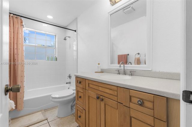 809 SE 14th Drive, Deerfield Beach, FL 33441
