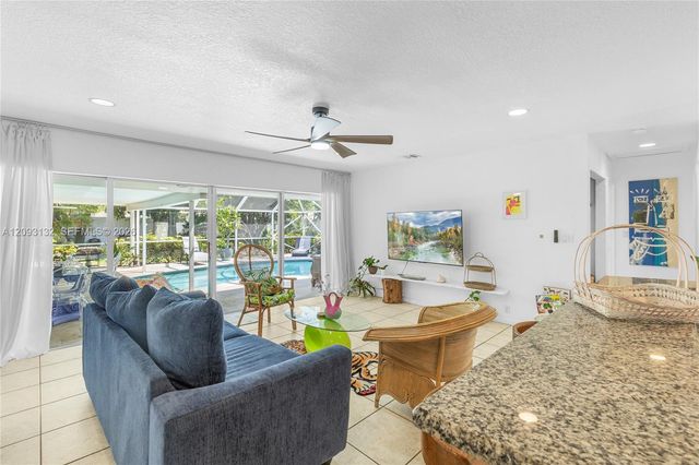 809 SE 14th Drive, Deerfield Beach, FL 33441