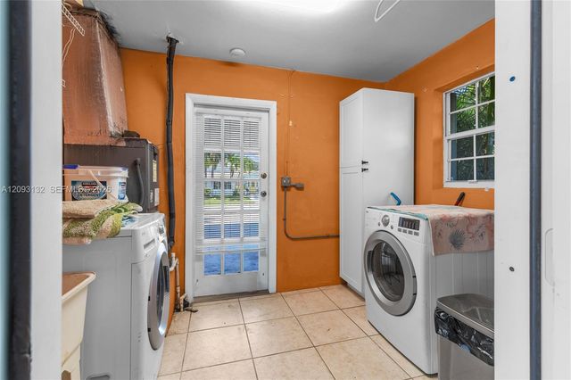 809 SE 14th Drive, Deerfield Beach, FL 33441