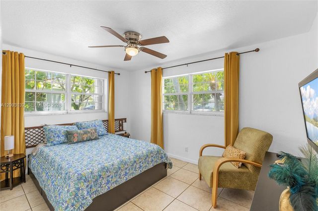 809 SE 14th Drive, Deerfield Beach, FL 33441