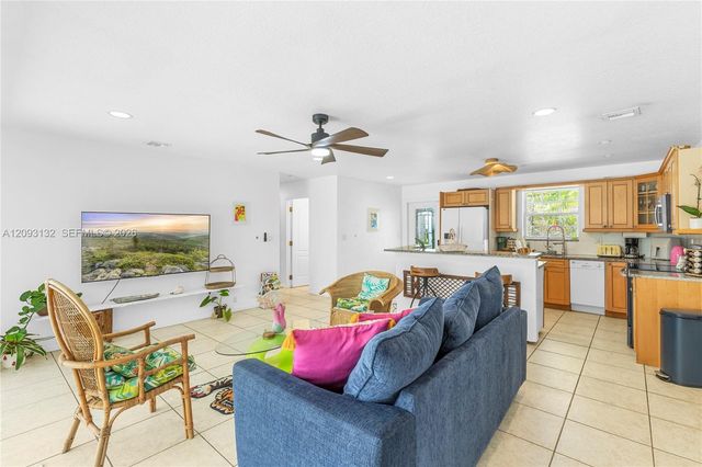 809 SE 14th Drive, Deerfield Beach, FL 33441