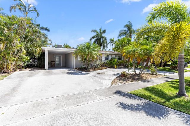 809 SE 14th Drive, Deerfield Beach, FL 33441