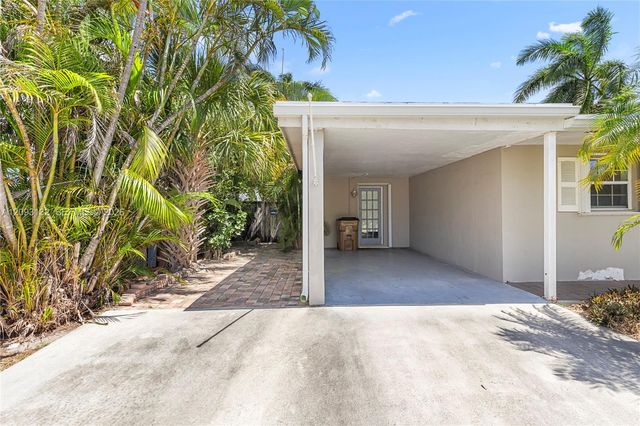 809 SE 14th Drive, Deerfield Beach, FL 33441