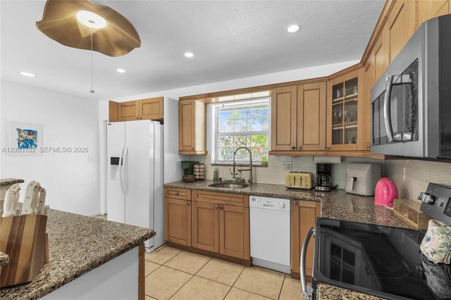 809 SE 14th Drive, Deerfield Beach, FL 33441