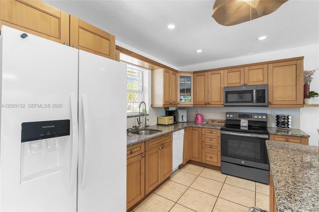 809 SE 14th Drive, Deerfield Beach, FL 33441