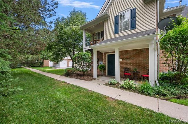 776 Amberly Drive C, Waterford, MI 48328