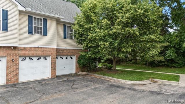 776 Amberly Drive C, Waterford, MI 48328