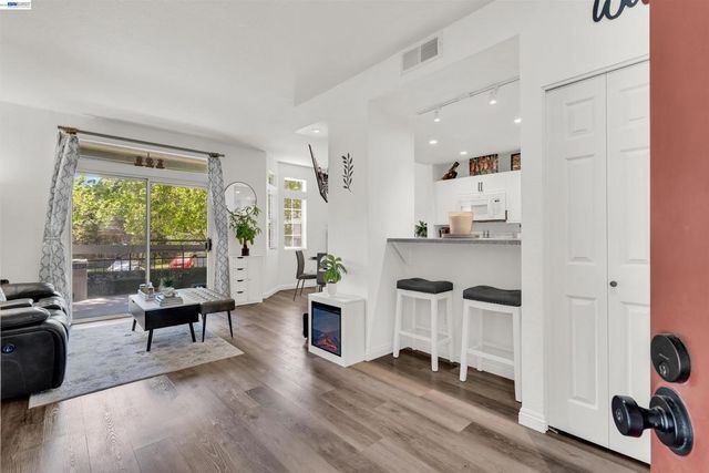 8170 Mountain View Dr C, Pleasanton, CA 94588