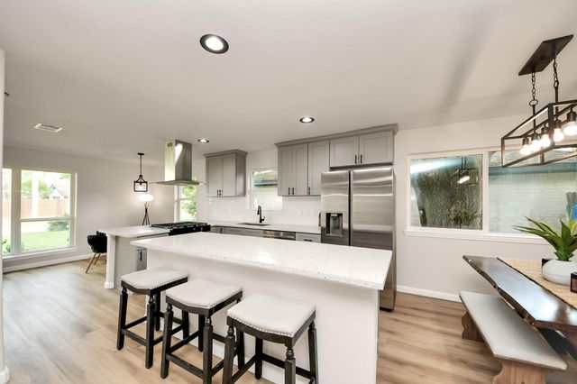 2407 Crestdale Dr, Houston, TX 77080