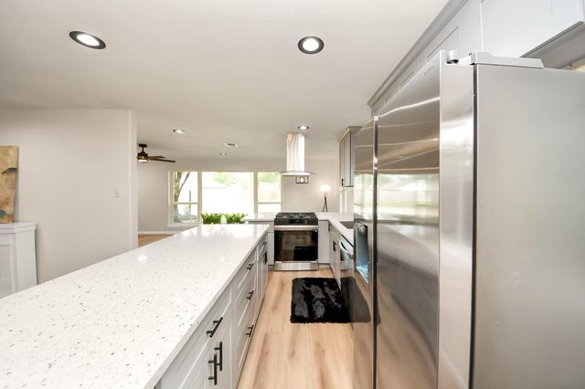 2407 Crestdale Dr, Houston, TX 77080