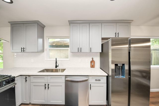 2407 Crestdale Dr, Houston, TX 77080
