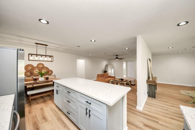 2407 Crestdale Dr, Houston, TX 77080
