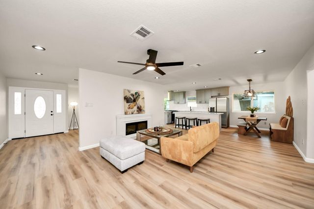 2407 Crestdale Dr, Houston, TX 77080