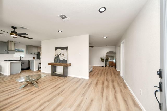 2407 Crestdale Dr, Houston, TX 77080