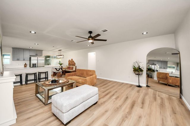 2407 Crestdale Dr, Houston, TX 77080