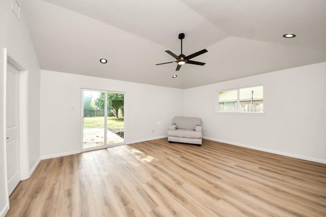 2407 Crestdale Dr, Houston, TX 77080