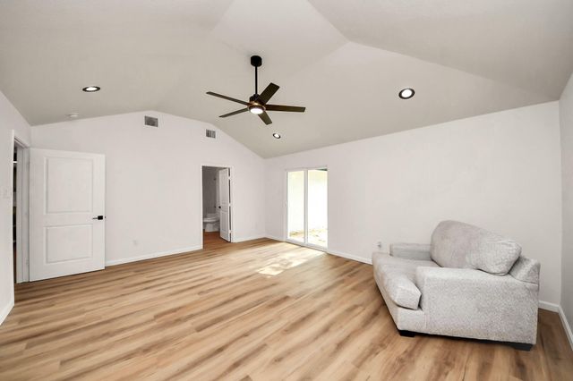 2407 Crestdale Dr, Houston, TX 77080