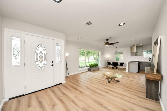 2407 Crestdale Dr, Houston, TX 77080