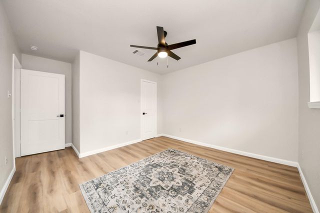 2407 Crestdale Dr, Houston, TX 77080