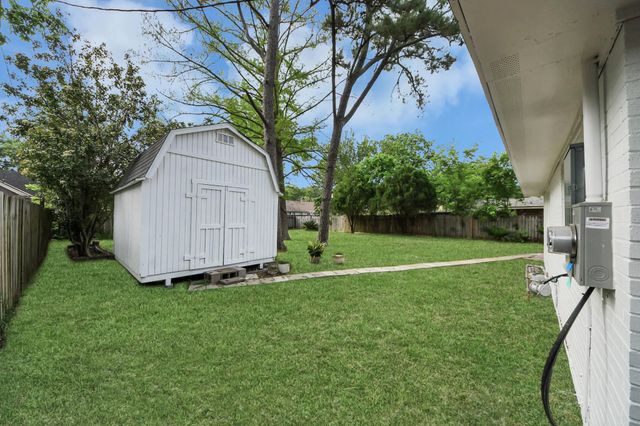 2407 Crestdale Dr, Houston, TX 77080