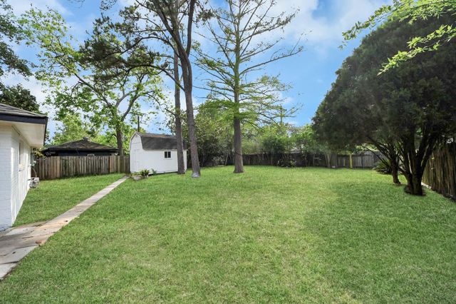 2407 Crestdale Dr, Houston, TX 77080
