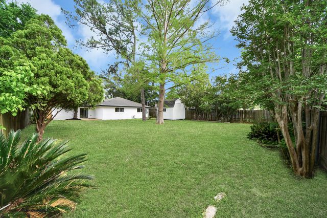 2407 Crestdale Dr, Houston, TX 77080