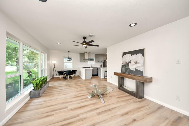 2407 Crestdale Dr, Houston, TX 77080
