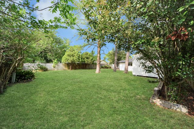 2407 Crestdale Dr, Houston, TX 77080