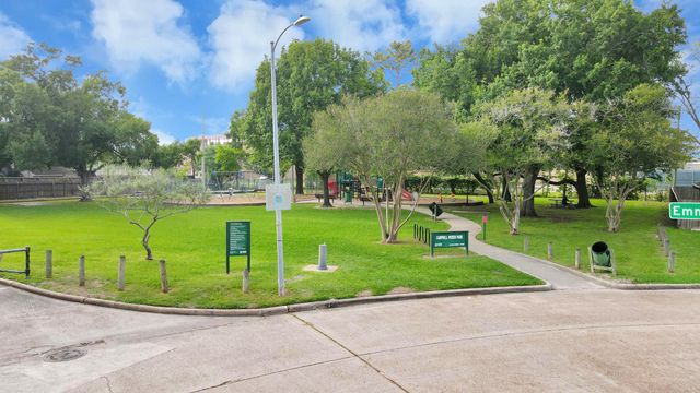 2407 Crestdale Dr, Houston, TX 77080
