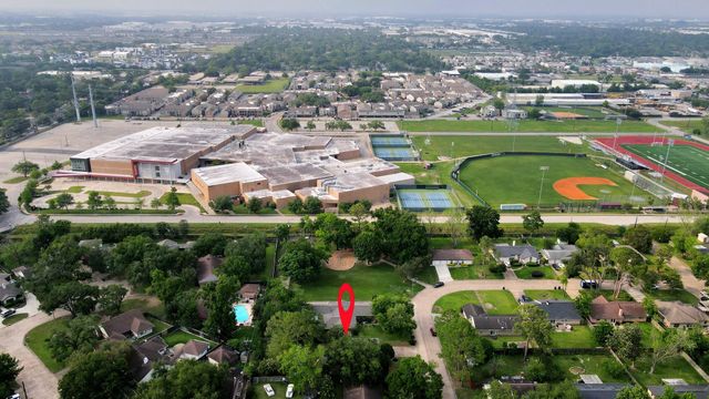 2407 Crestdale Dr, Houston, TX 77080