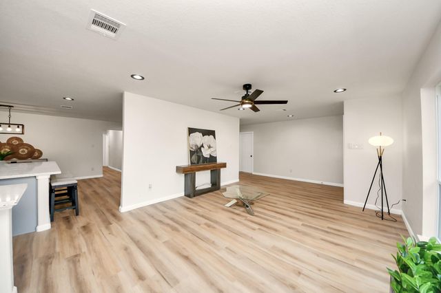 2407 Crestdale Dr, Houston, TX 77080