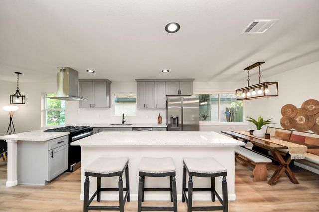 2407 Crestdale Dr, Houston, TX 77080
