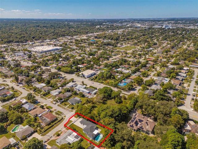 651 NE 172nd St, Miami, FL 33162