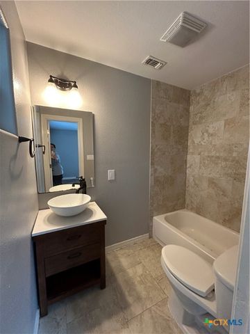 1698 W Bridge Street, New Braunfels, TX 78130