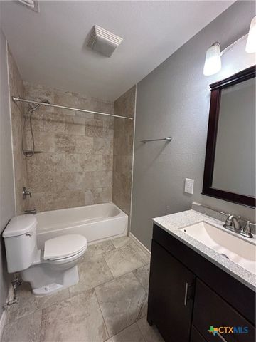 1698 W Bridge Street, New Braunfels, TX 78130